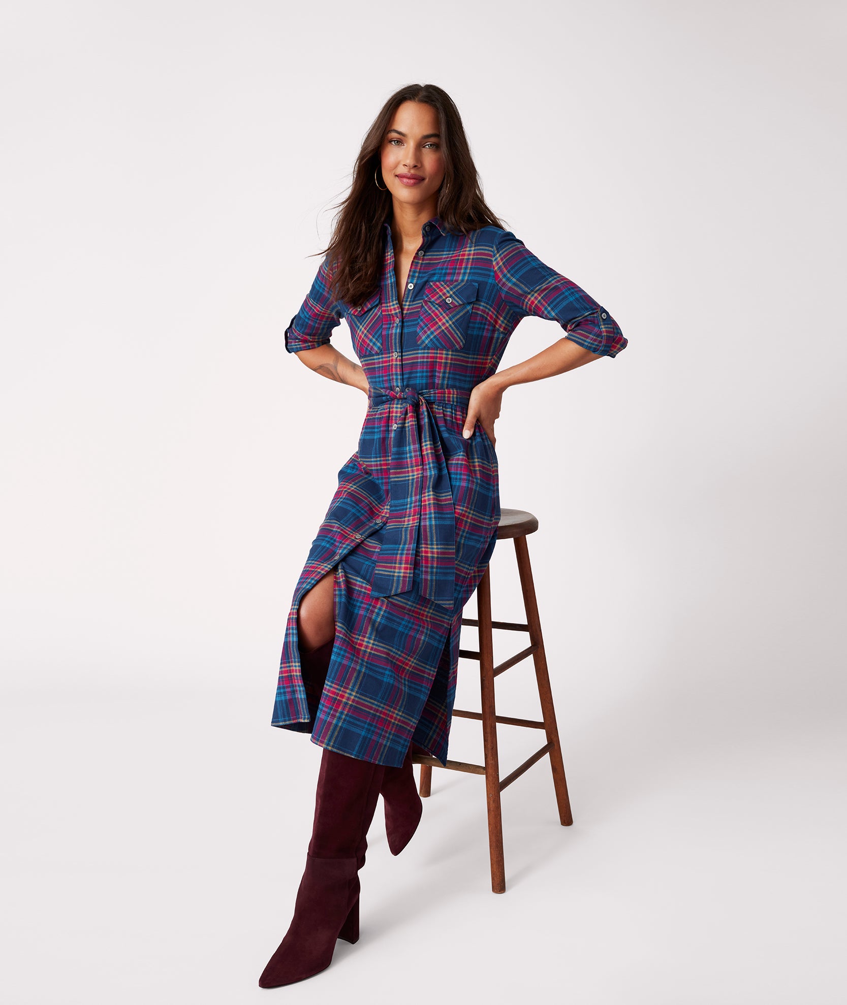 Model is wearing UNTUCKit Joni plaid navy dress.