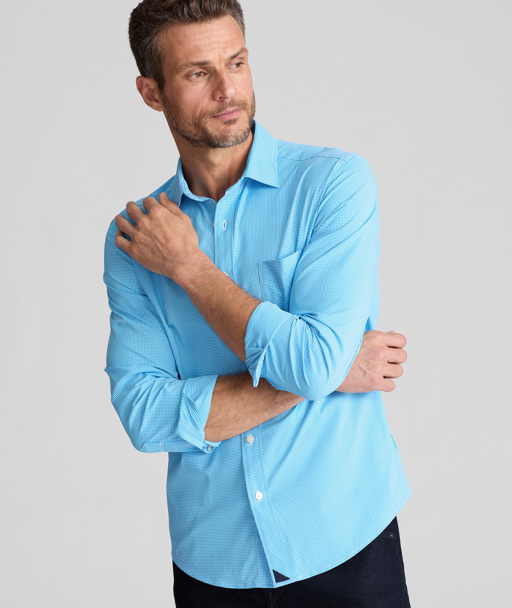 Model is wearing UNTUCKit TEAL GINGHAM PERF LS lee shirt.