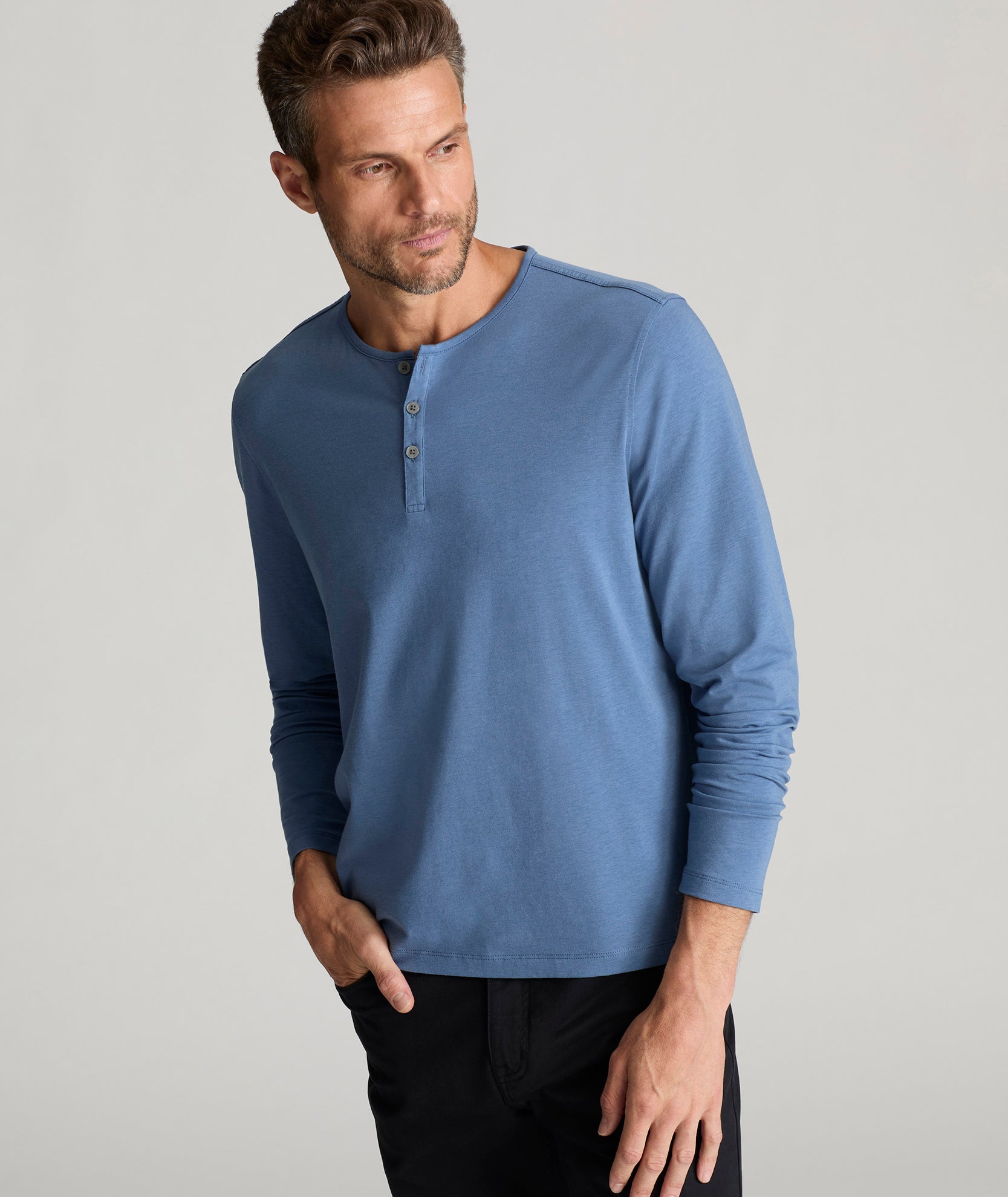 Model is wearing UNTUCKit Marastina henley in blue horizon. 